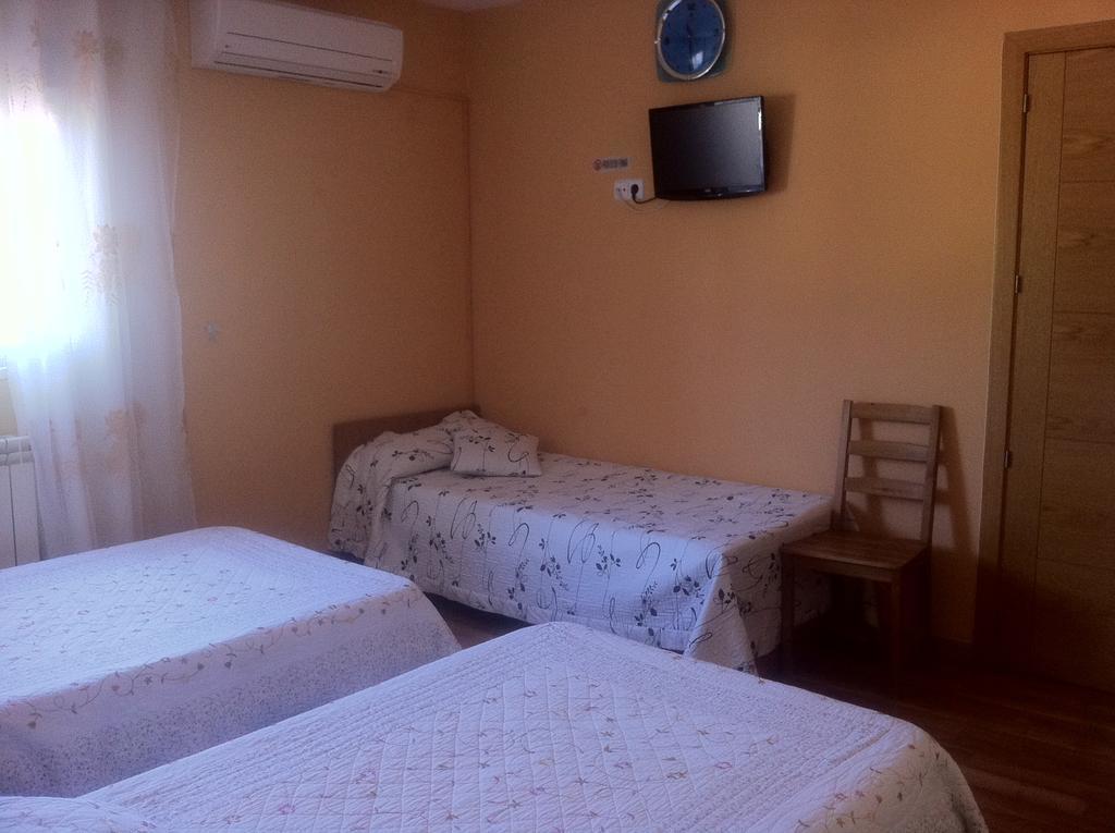 Hostal Madrid Paris Буитраго-дель-Лосоя Номер фото